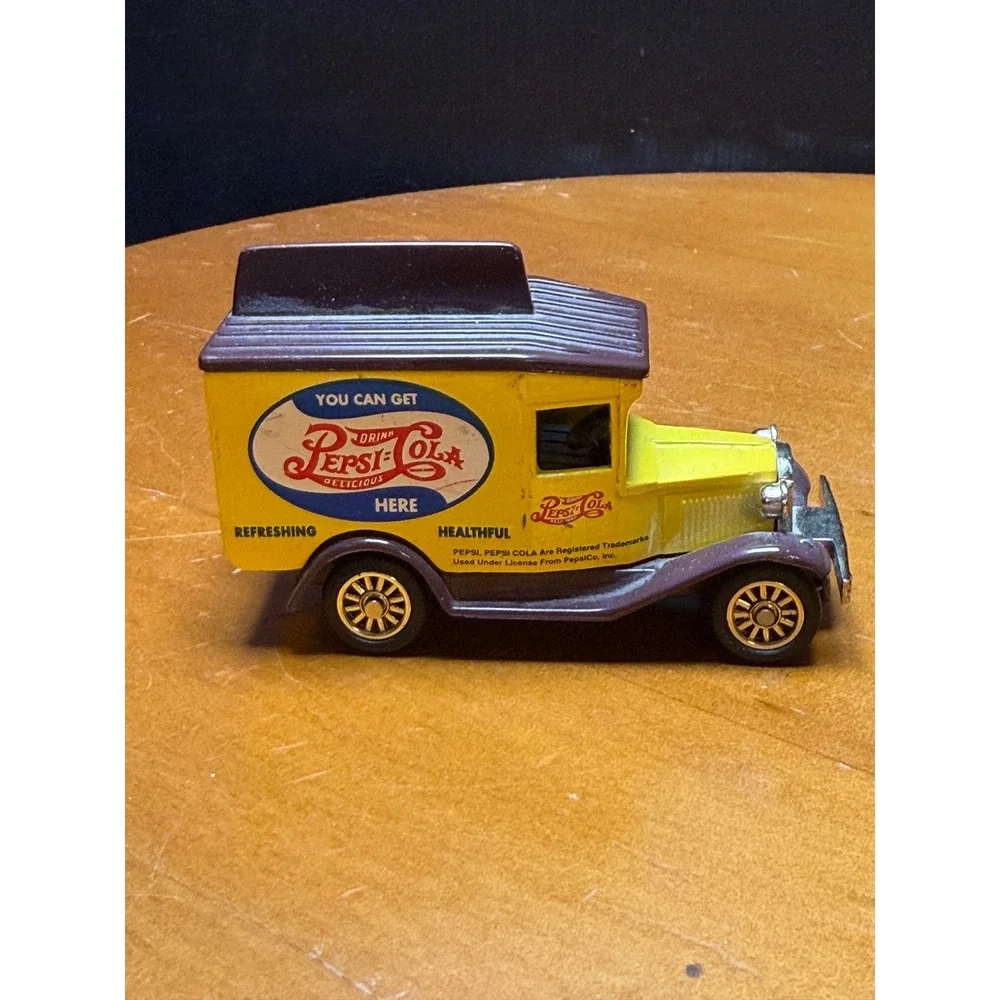 Vintage Hot Wheels Oscar Mayer Wienermobile & Lledo Pepsi-Cola Delivery Truck